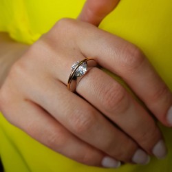 Srebrny pierścionek ze złotem i cyrkonią