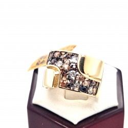 Złoty pierścionek białe - czarne i szmpańskie cyrkonie