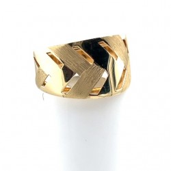 Złoty pierścionek ażurowy